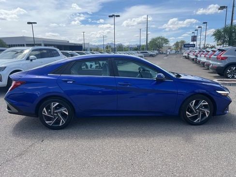 Used 2025 Hyundai Elantra Limited FWD image 2