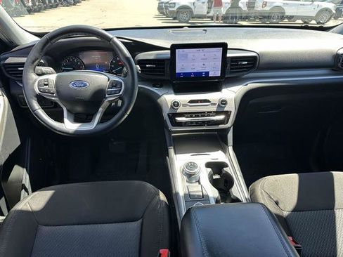 Used 2023 Ford Explorer XLT AWD/4WD image 11