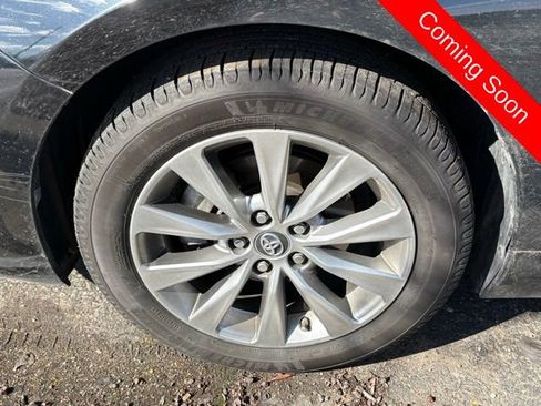 Used 2017 Toyota Camry XLE w/ Moonroof Package image 10