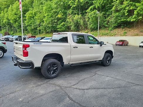 Used 2026 Chevrolet Silverado 1500 Custom Trail Boss w/ Dark Appearance Package AWD/4WD image 7
