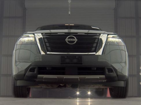 Used 2025 Nissan Pathfinder Platinum FWD image 10