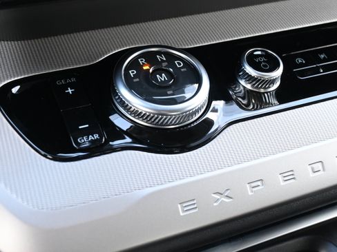 New 2025 Ford Expedition Active image 25