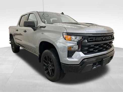 Used 2024 Chevrolet Silverado 1500 Custom Trail Boss w/ Dark Appearance Package AWD/4WD image 9