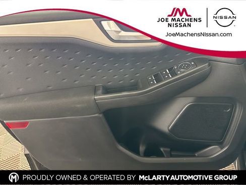 Used 2020 Ford Escape SE image 17