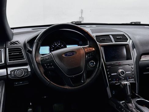 Used 2019 Ford Explorer Limited w/ Class III Trailer Tow Package FWD image 18