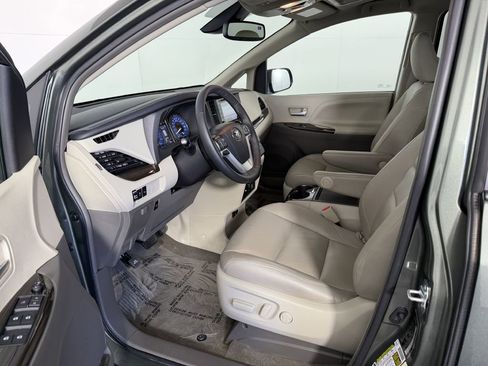 Used 2018 Toyota Sienna XLE Premium w/ Protection Package AWD/4WD image 17