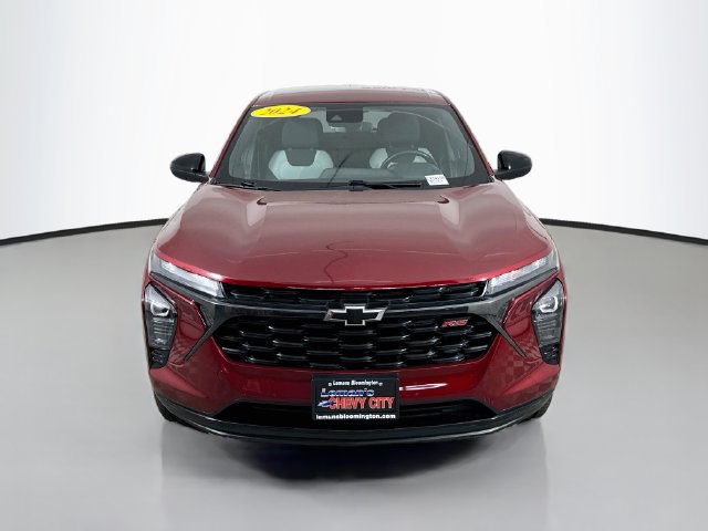 Used 2024 Chevrolet Trax RS w/ Driver Confidence Package FWD image 2
