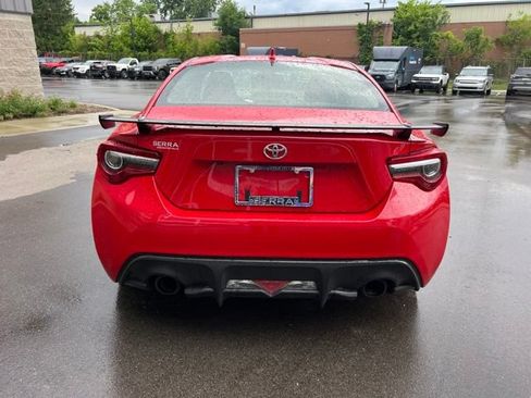 Used 2018 Toyota 86 RWD image 6