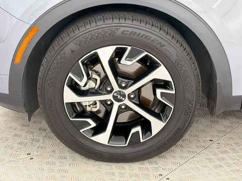Used 2025 Kia Sportage EX w/ Premium Package FWD image 12