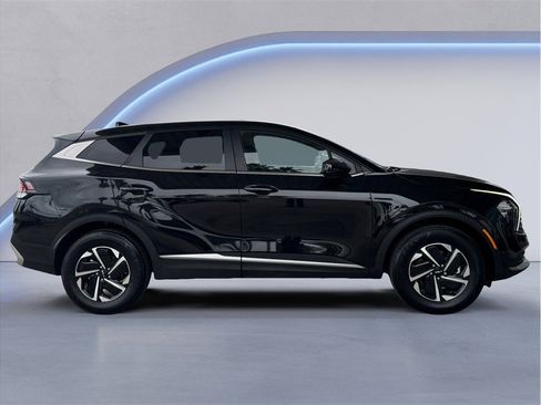 Used 2023 Kia Sportage LX image 7