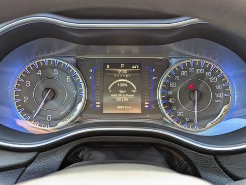 Used 2015 Chrysler 200 Limited image 20