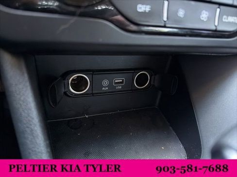 Used 2018 Kia Niro LX image 23