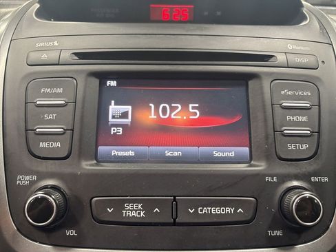 Used 2015 Kia Sorento LX image 16