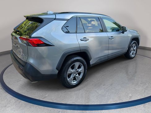 Used 2022 Toyota RAV4 XLE AWD/4WD image 5