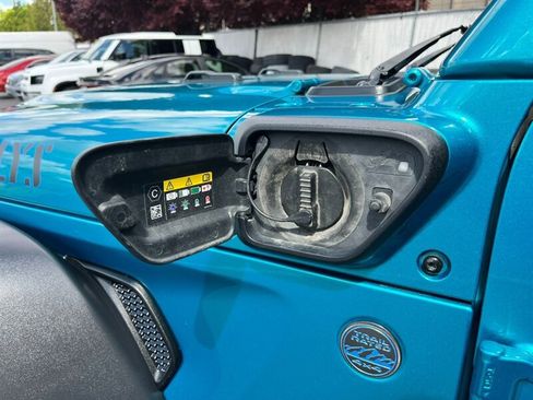 Used 2024 Jeep Wrangler Unlimited image 40