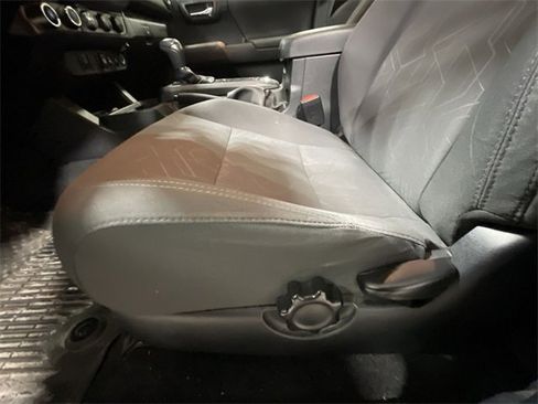 Used 2018 Toyota Tacoma SR5 image 18