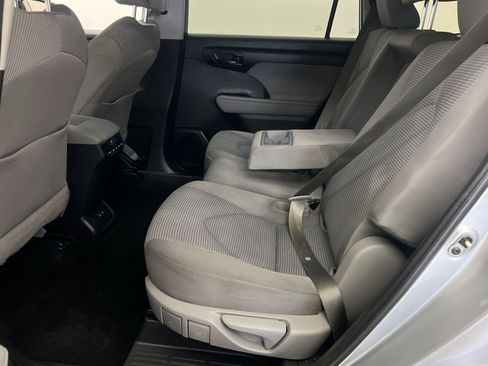 Used 2020 Toyota Highlander L image 22
