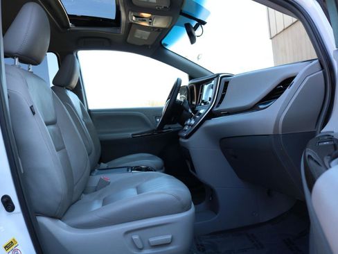 Used 2017 Toyota Sienna XLE w/ XLE Navigation Package image 49