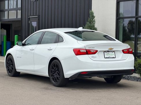 Used 2018 Chevrolet Malibu LT FWD image 3