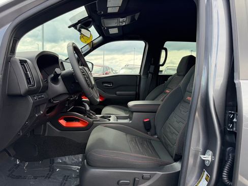 Used 2025 Nissan Frontier PRO-4X AWD/4WD image 12