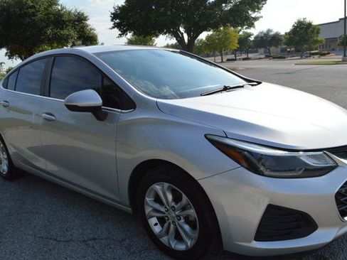 Used 2019 Chevrolet Cruze LT w/ LT Fleet Convenience Package FWD image 3