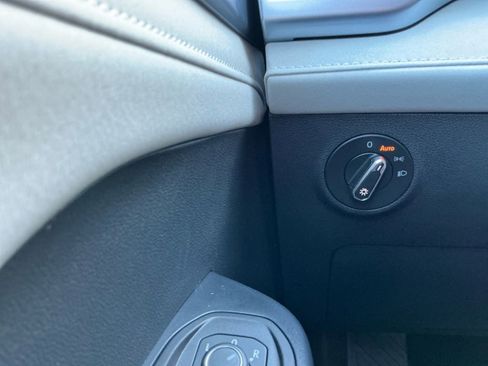 New 2025 Volkswagen Taos SE image 22