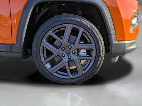 New 2026 Jeep Compass Latitude w/ Sun and Sound Group AWD/4WD image 21