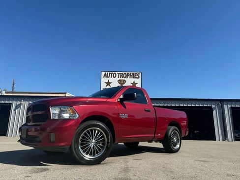 Used 2014 RAM 1500 Express RWD image 26
