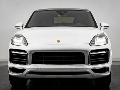 Certified 2023 Porsche Cayenne Platinum Edition image 11