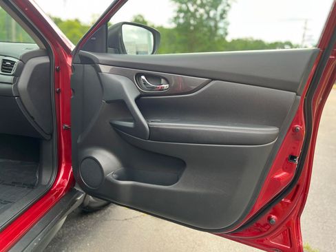 Used 2019 Nissan Rogue SV AWD/4WD image 40