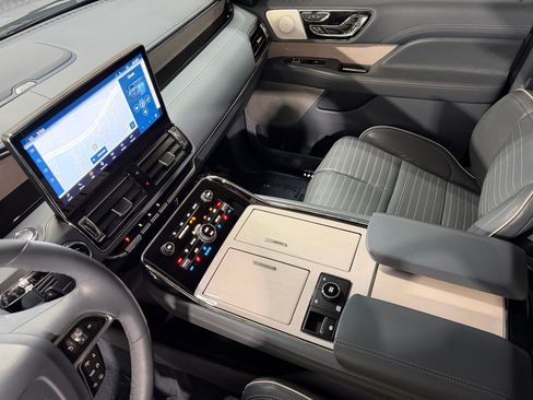 Used 2023 Lincoln Navigator L Black Label AWD/4WD image 38