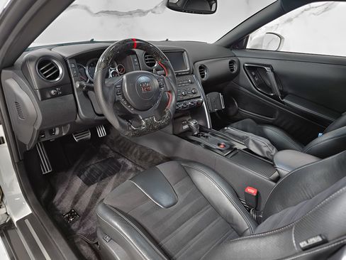 Used 2015 Nissan GT-R Premium image 22