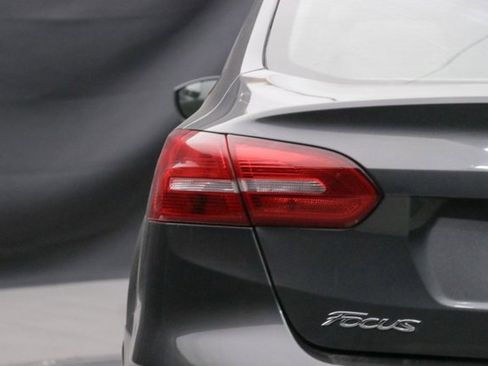 Used 2018 Ford Focus SE image 12