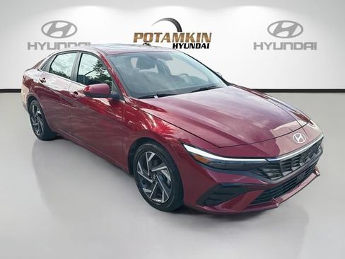 Certified 2025 Hyundai Elantra SEL FWD image 3