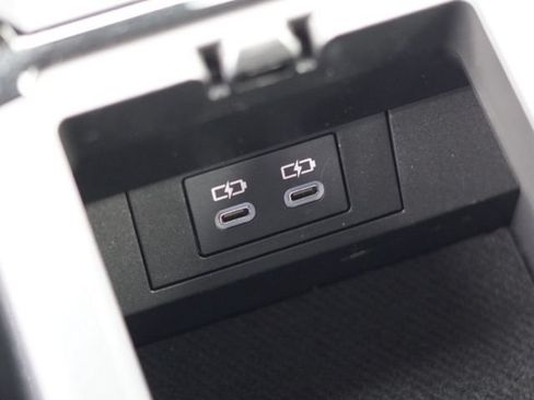 Used 2025 Toyota Prius Plug-In Hybrid FWD image 34