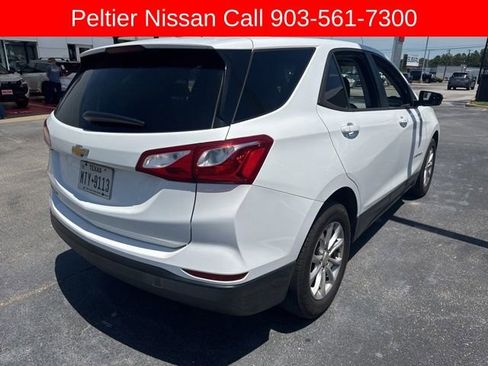 Used 2020 Chevrolet Equinox LS w/ LS Convenience Package FWD image 3