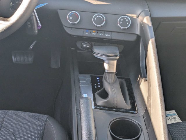 Used 2026 Hyundai Elantra SE FWD image 19