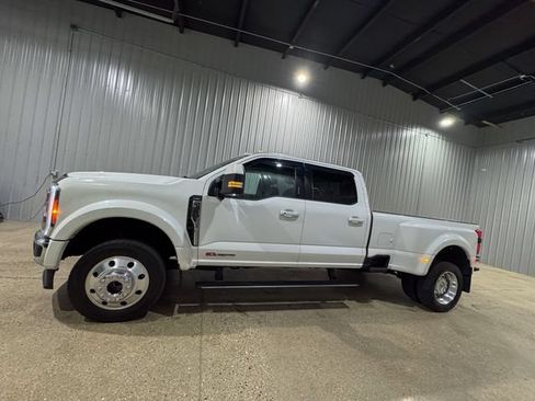 Used 2023 Ford F450 Lariat w/ Lariat Ultimate Package AWD/4WD image 2