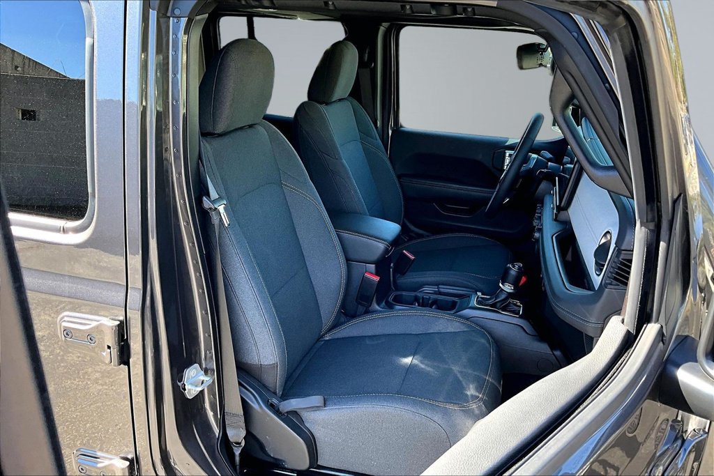 Used 2026 Jeep Wrangler Unlimited Sahara AWD/4WD image 16