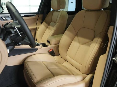 New 2026 Porsche Macan image 5