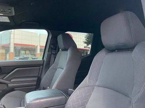 Certified 2025 Toyota Tacoma SR5 AWD/4WD image 10