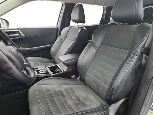 Used 2024 Mitsubishi Outlander SE image 10