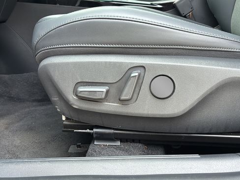 Certified 2025 Kia Niro EX FWD image 22