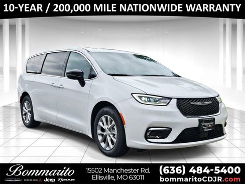 New 2026 Chrysler Pacifica Limited FWD image 1