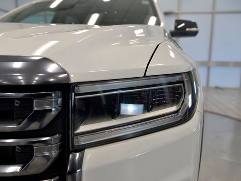 Used 2022 GMC Acadia AT4 w/ Technology Package image 11