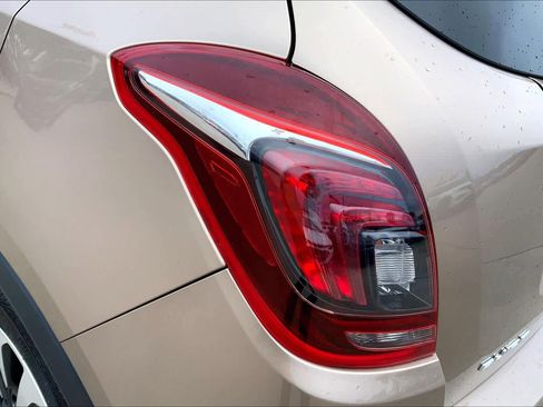 Used 2018 Buick Encore Essence image 28