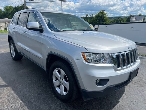 Used 2011 Jeep Grand Cherokee Laredo AWD/4WD image 3