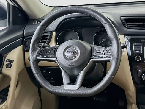 Used 2020 Nissan Rogue SV FWD image 18
