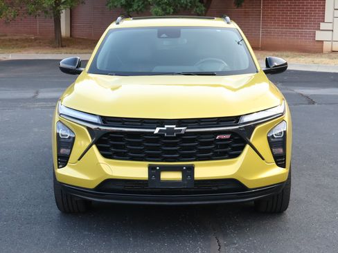 Used 2024 Chevrolet Trax RS w/ Sunroof Package FWD image 25