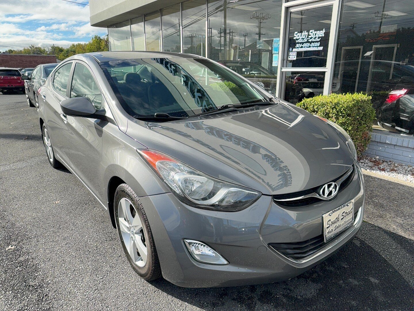 Used 2013 Hyundai Elantra GLS w/ Preferred Pkg FWD image 2